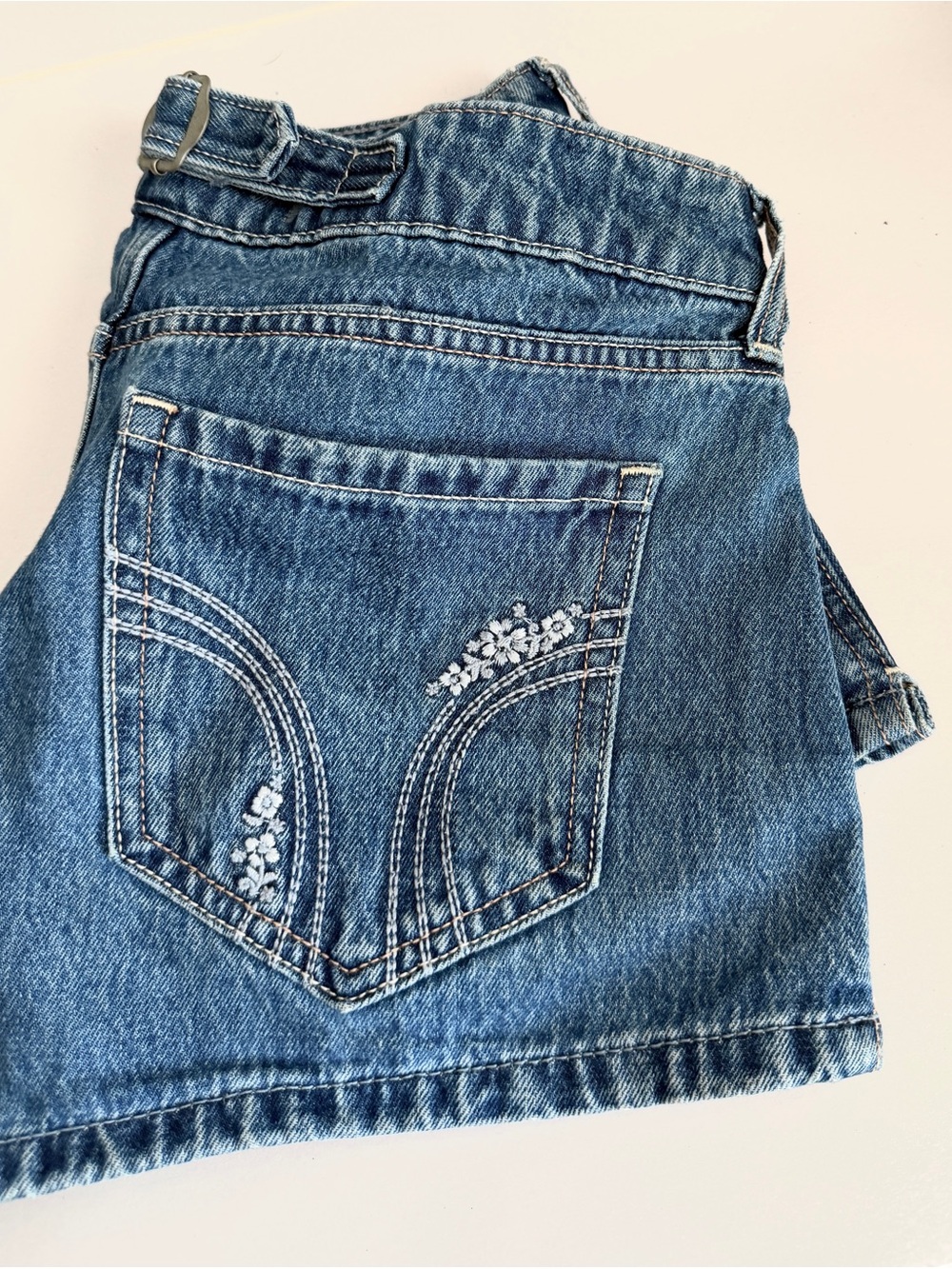 Hollister Low Rise Blue Denim Mini Shorts Women's Size 4 27 Embroidered 5-Pocket